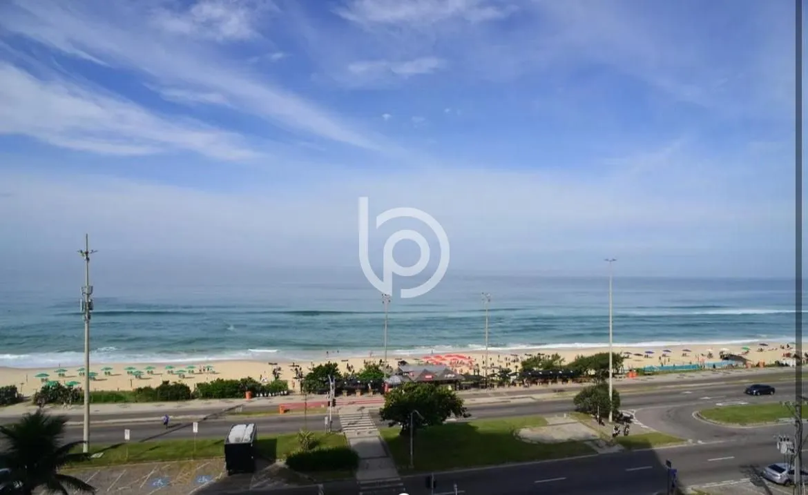 Furnished 1-bedroom apartment with glass-enclosed balcony — photo 11