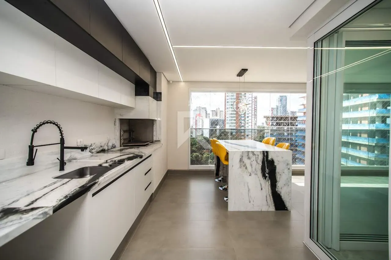 Furnished apartment with 4 en-suite rooms and glazed balcony — photo 7