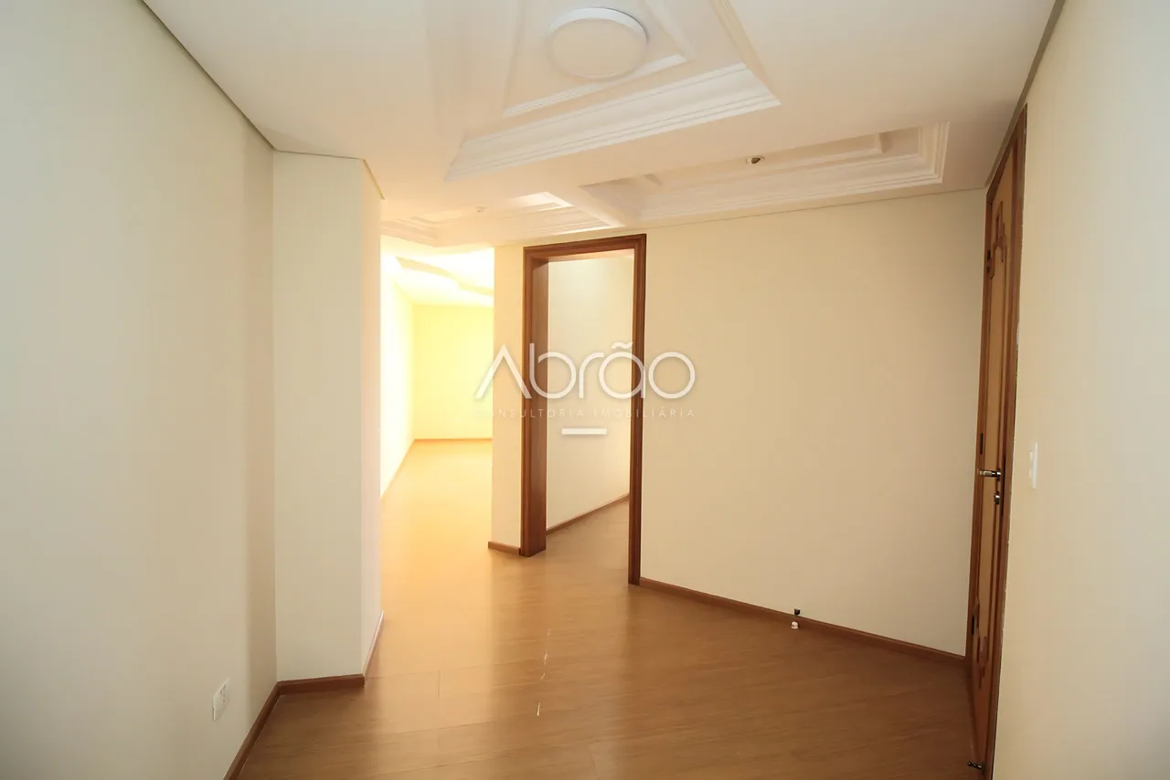 Commercial house with 5 bedrooms and 528 m², integrated kitchen — photo 4