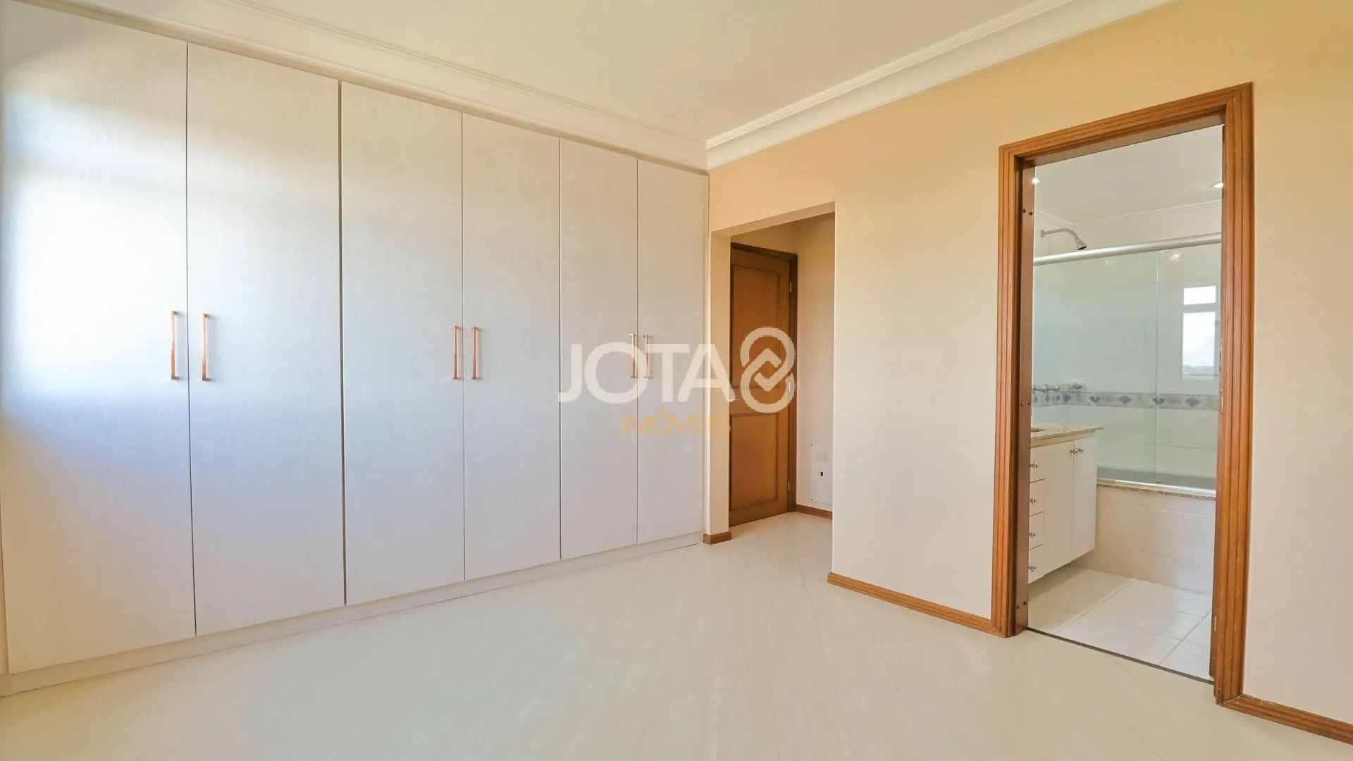 112 m² apartment with 3 bedrooms and a balcony — photo 10