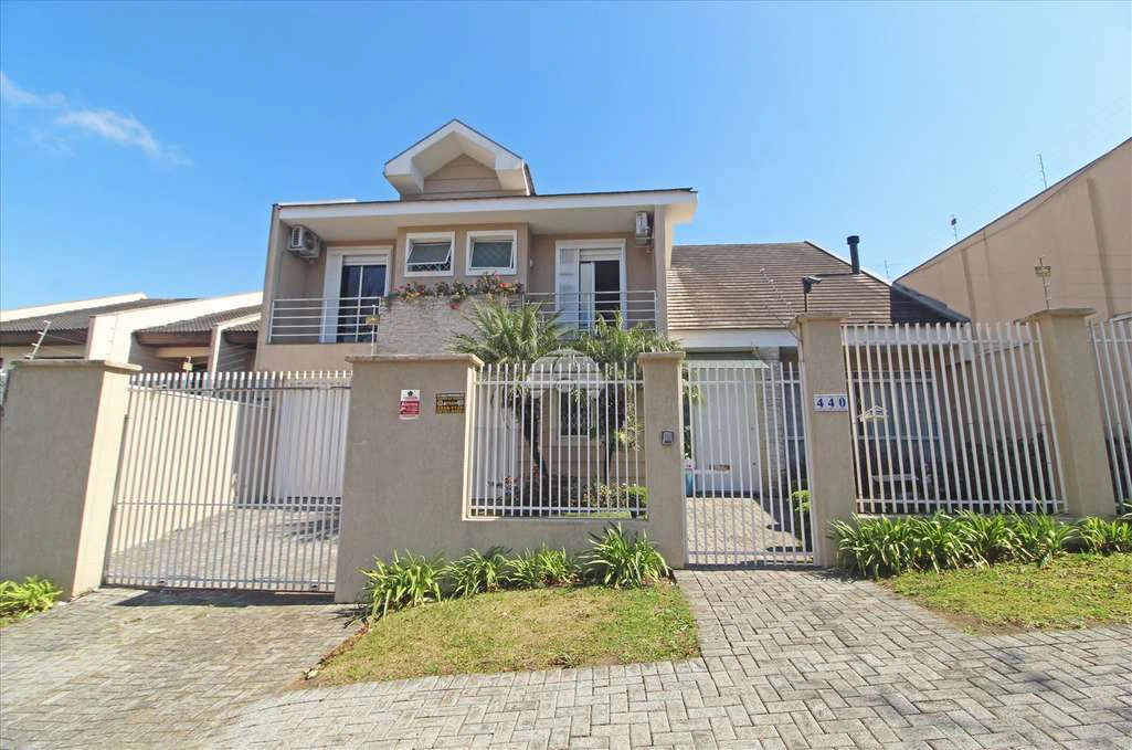 4-bedroom house with 3 en-suites and a balcony — photo 4