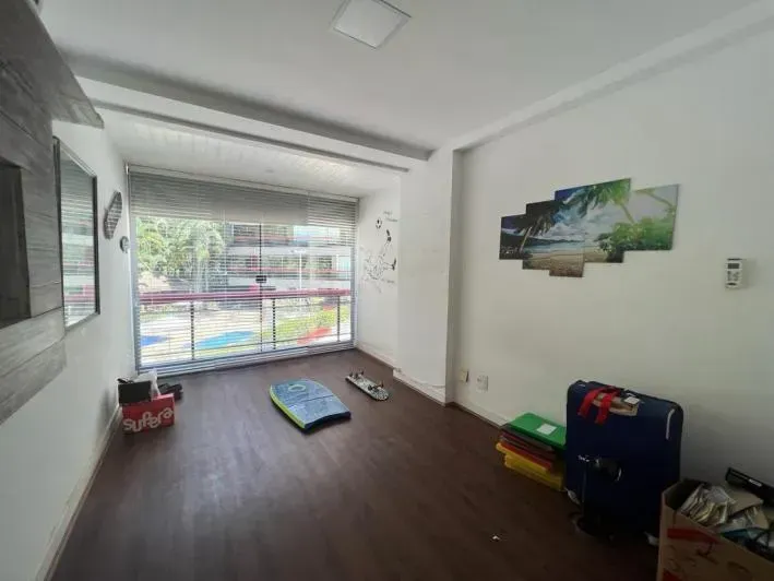 Apartment with 4 bedrooms and a glassed-in balcony — photo 4