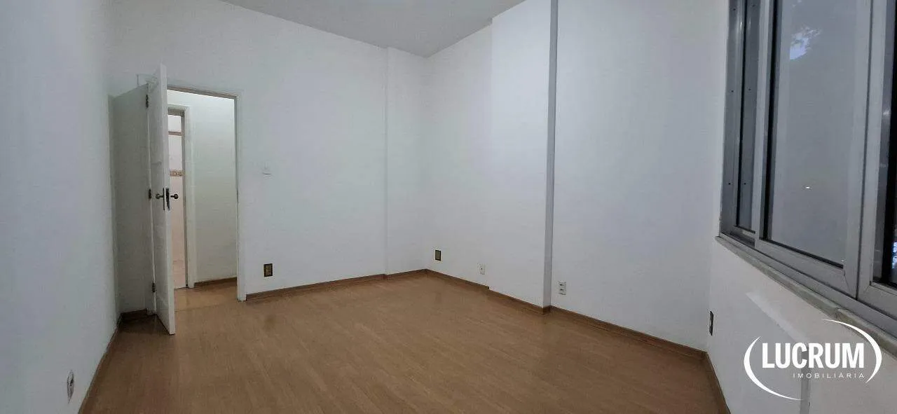 2-bedroom apartment with wood or laminate floors — photo 21