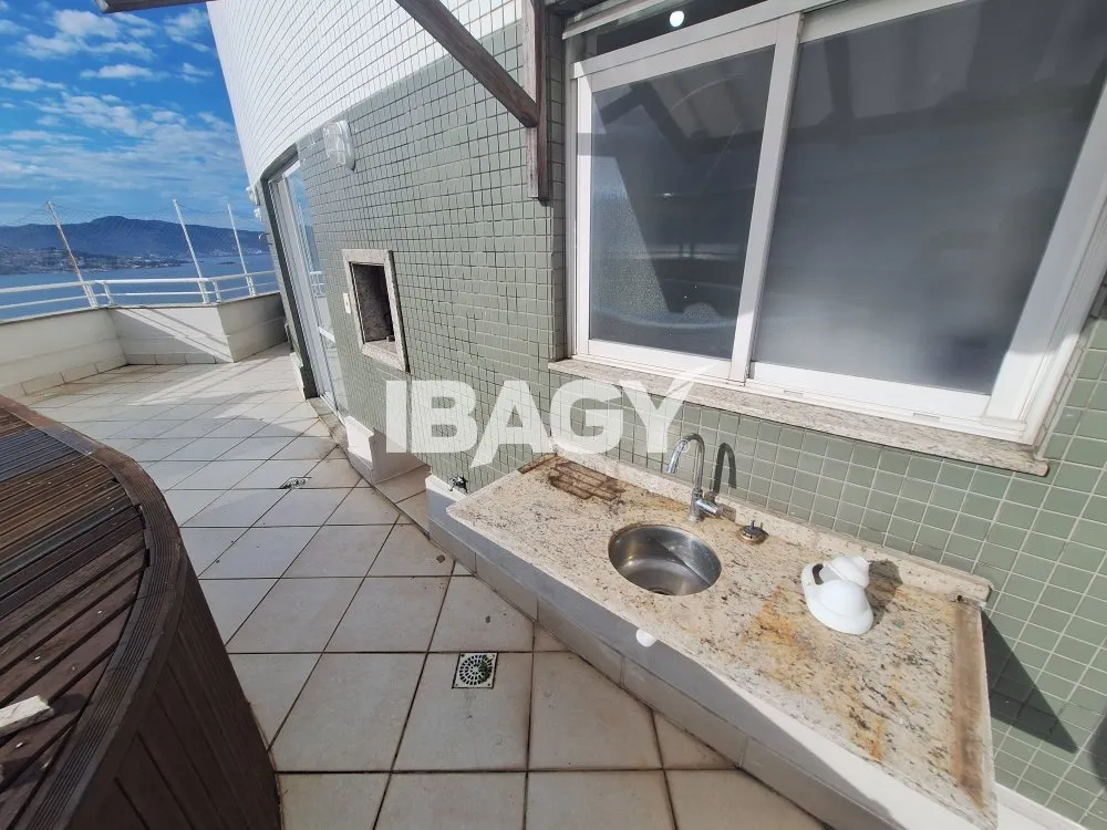 3-bedroom 196 m² apartment with 2 parking spots and balcony — photo 14