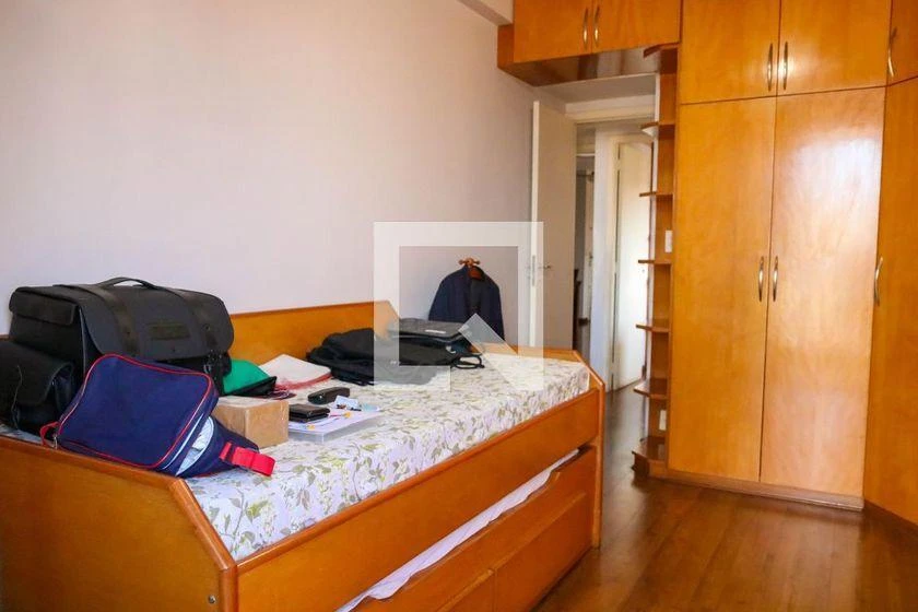 3-bedroom apartment with a suite and glass-enclosed showers — photo 25