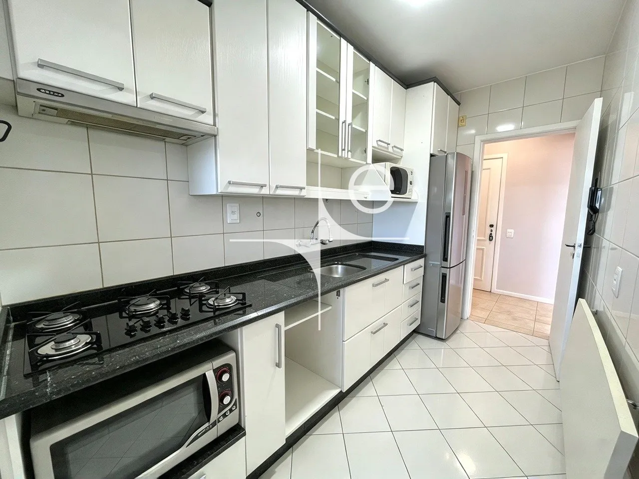 3-bedroom apartment with a washing machine — photo 6