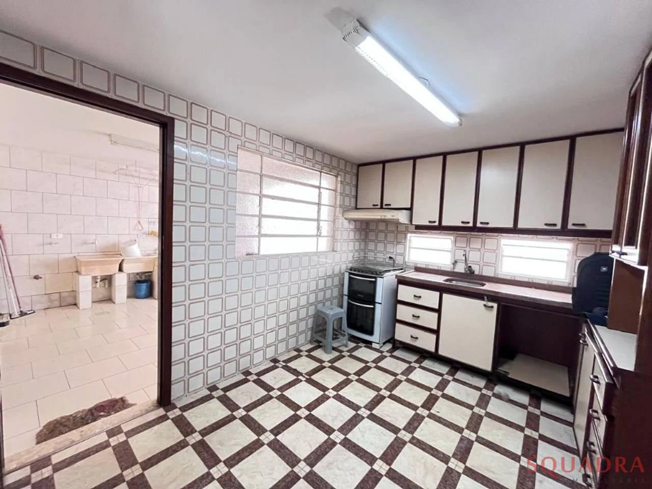 3-bedroom house with a bathtub in Curitiba — photo 13