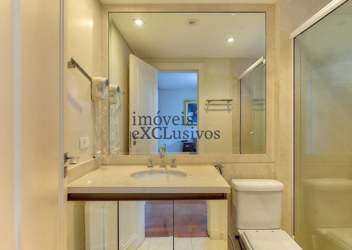 Furnished 240 m² apartment with 3 en-suites — photo 33