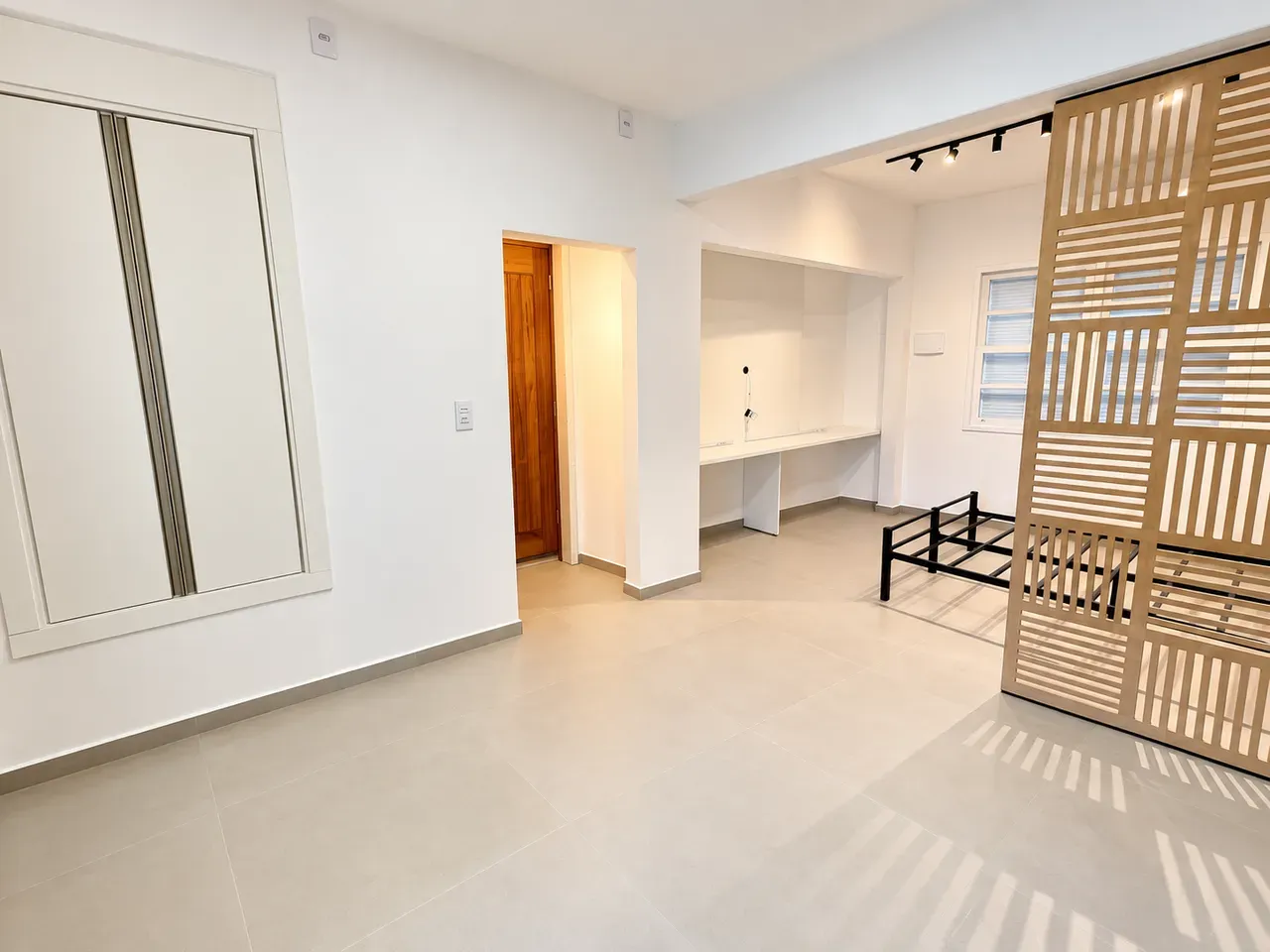 28 m² studio with a home office and a dryer — photo 10