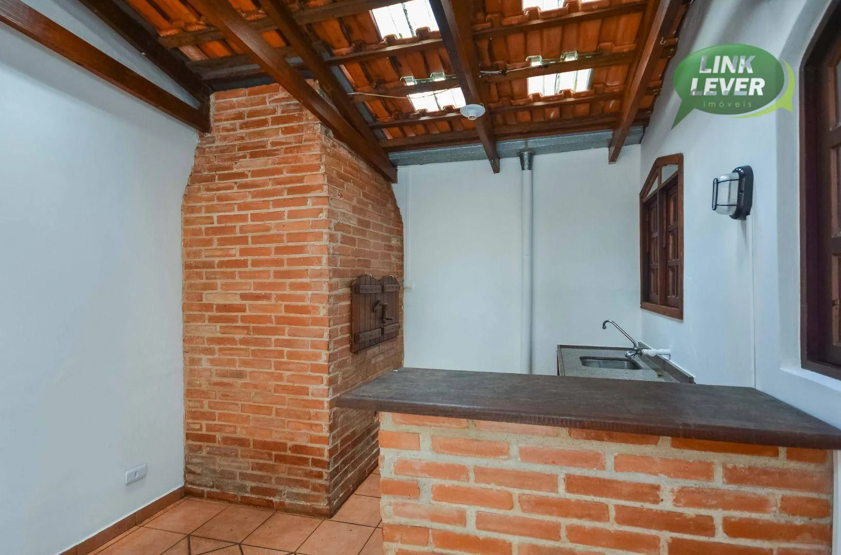 164 m² house with a fireplace and a grill on the balcony — photo 72