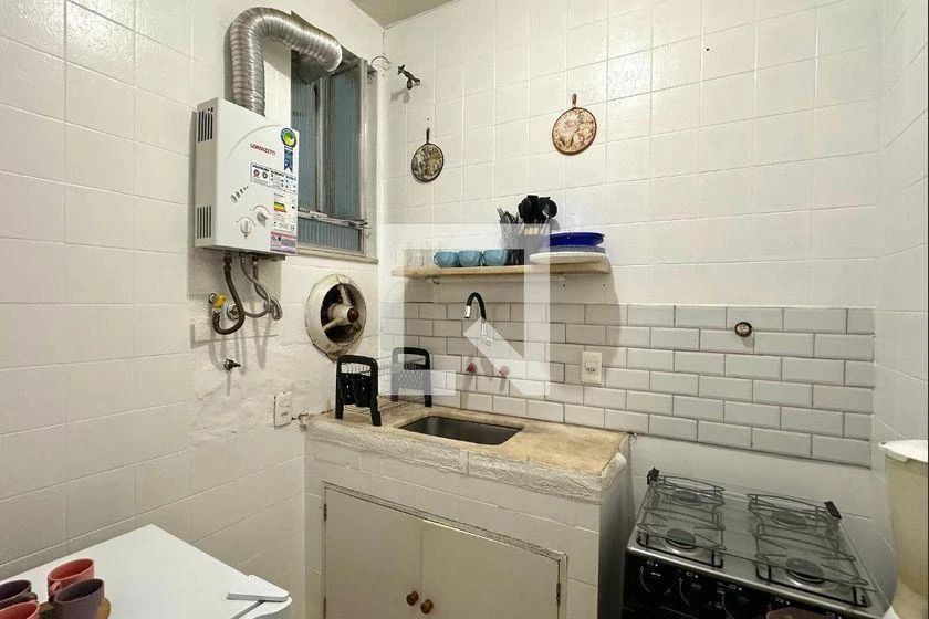 Apartamento de 2 quartos com piso de madeira ou laminado — photo 9