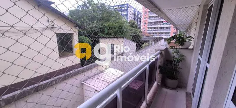 Glass-enclosed balcony in a 3-bedroom house, 119 m² — photo 9