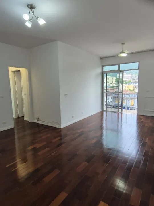 90 m² apartment with 2 bedrooms and a balcony