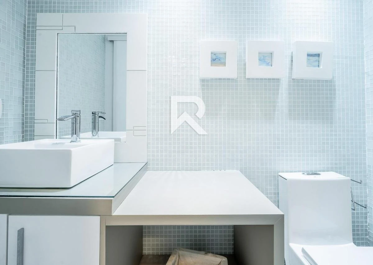 3-bedroom apartment in a building with a sauna — photo 34