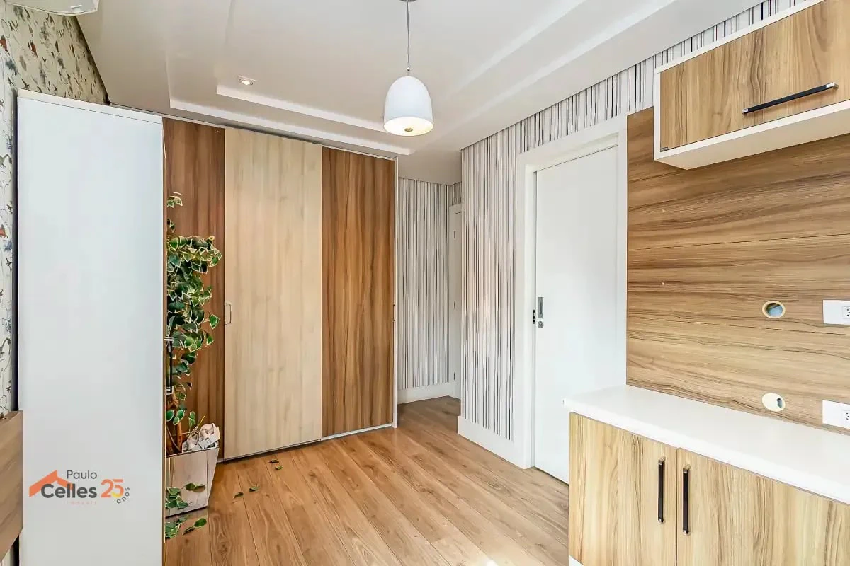 Furnished house, 275 m², with a glass-enclosed balcony — photo 11
