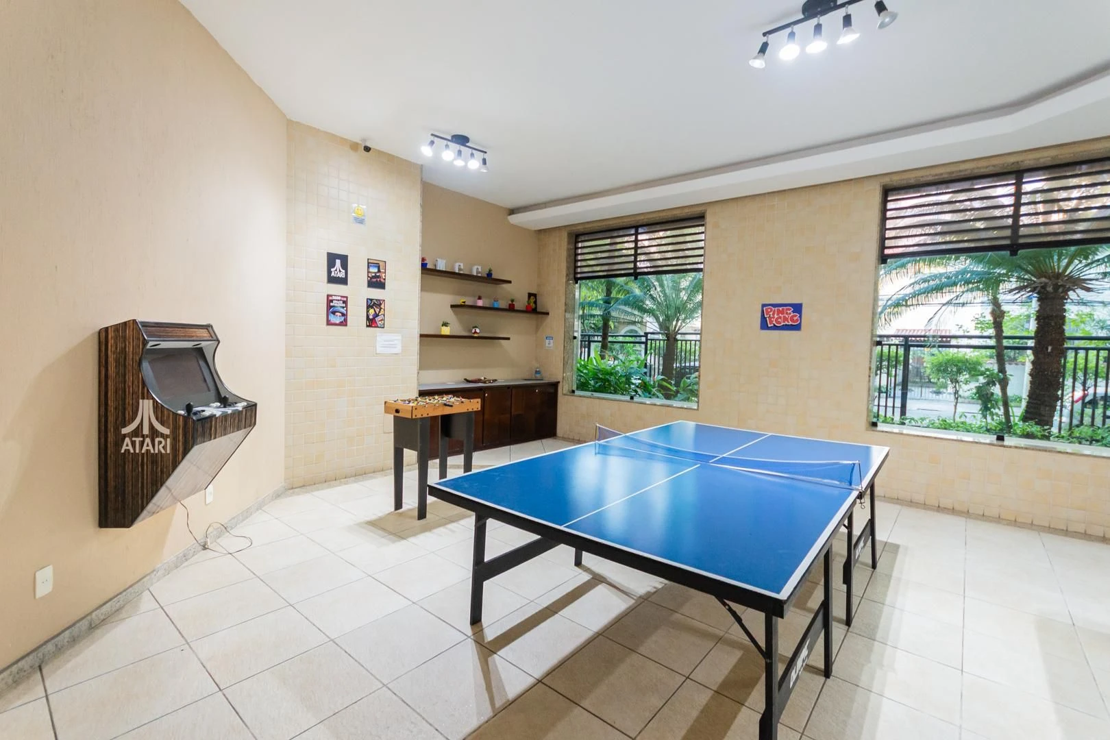 4-bedroom apartment with a mountain view in Rio de Janeiro — photo 58