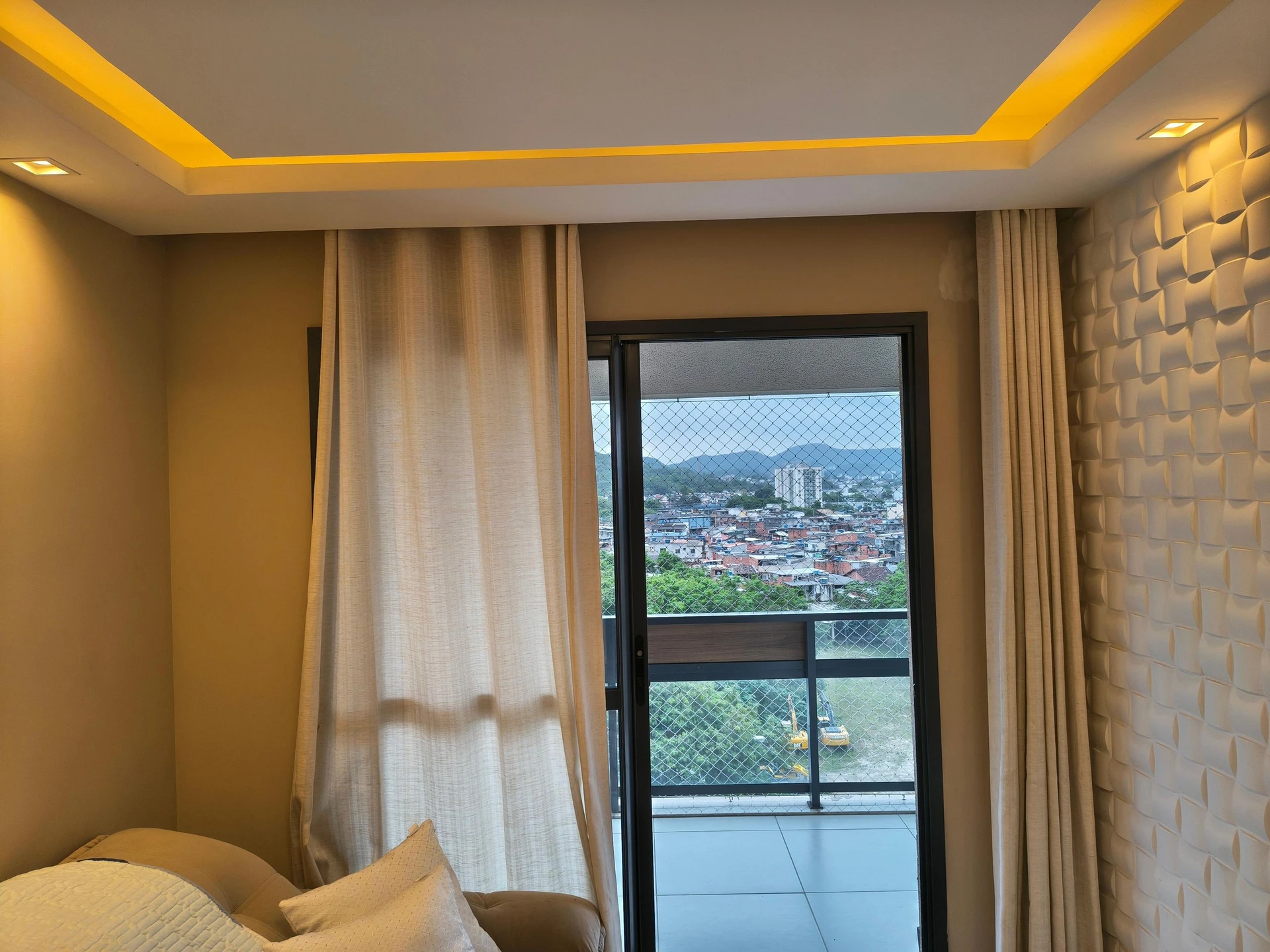 3-bedroom apartment with a mountain view — photo 10