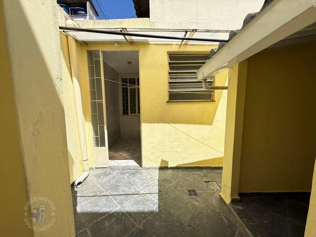 Unfurnished 1-bedroom house with an electric shower — photo 10