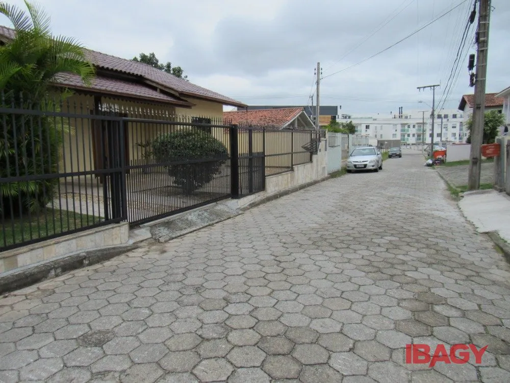 2-bedroom house with a grill on the balcony — photo 31