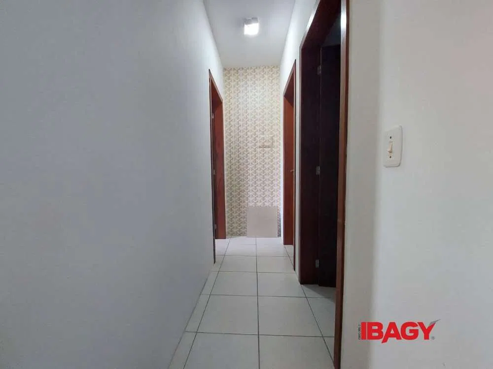 2-bedroom house with a washing machine — photo 3