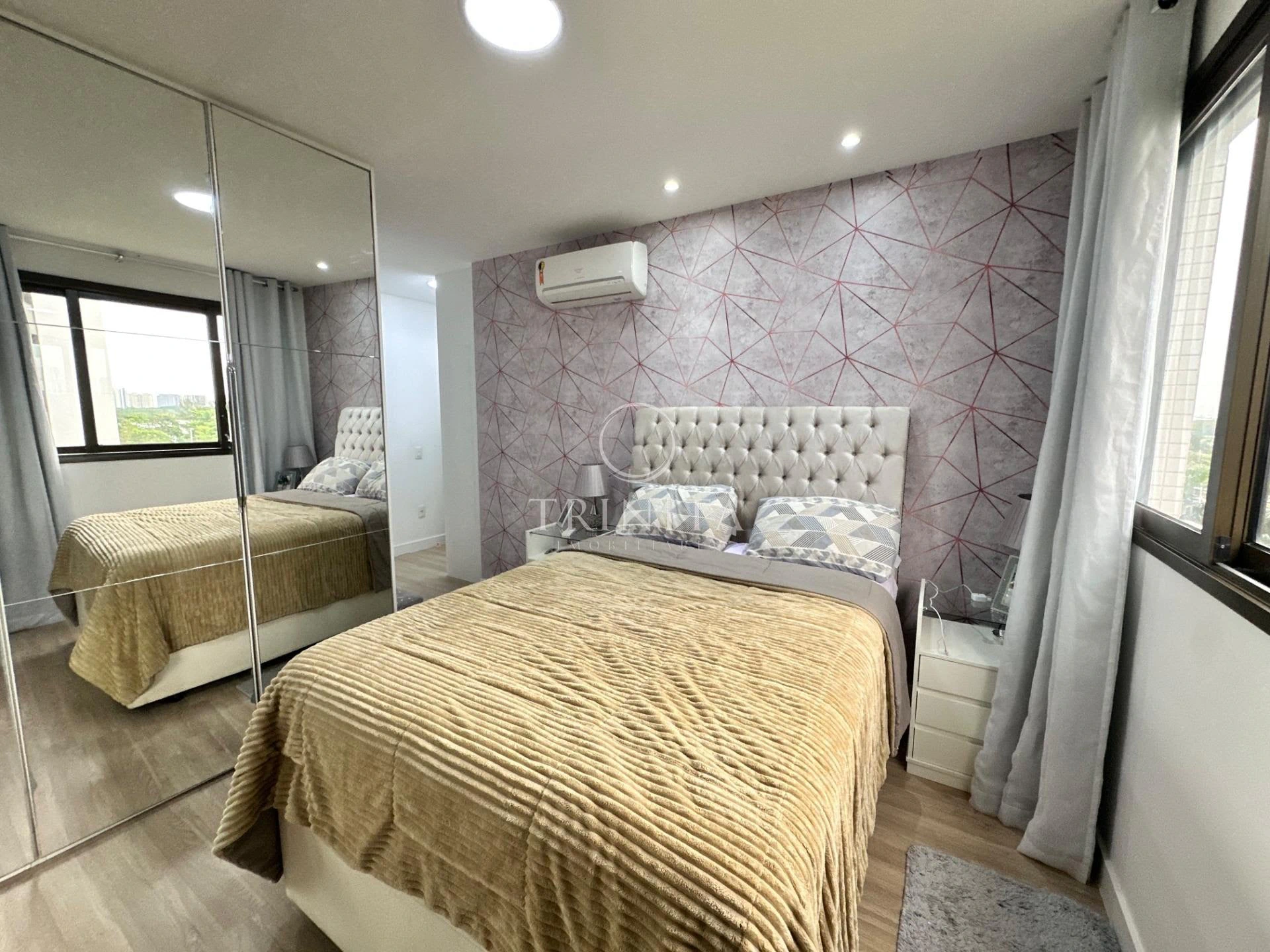 Furnished 3-suite apartment with a gas open-plan kitchen — photo 30
