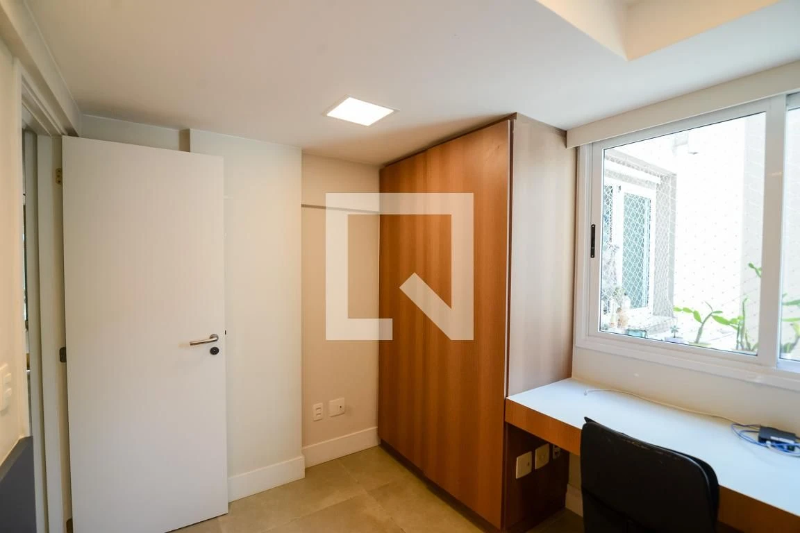 Furnished 4-bedroom apartment with 4 bathrooms — photo 39