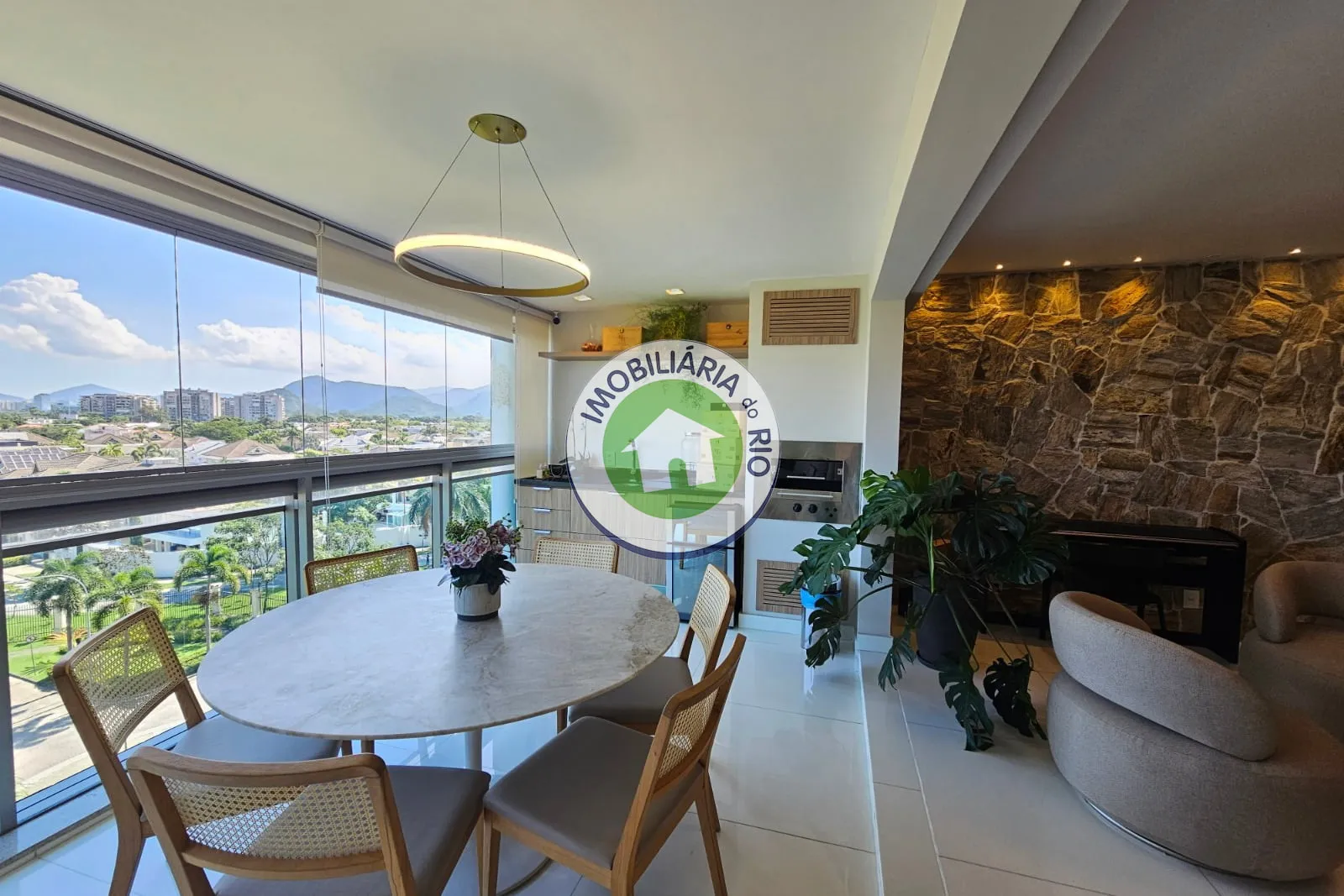 Unfurnished apartment with 4 bedrooms and glass balcony — photo 20