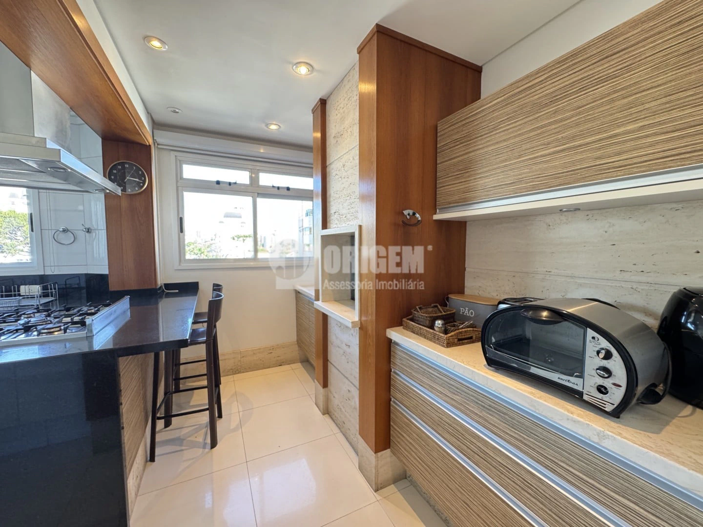 2-bedroom apartment with a bathtub in Curitiba — photo 22