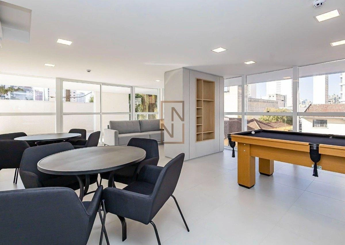One-bedroom apartment in a building with a coworking space