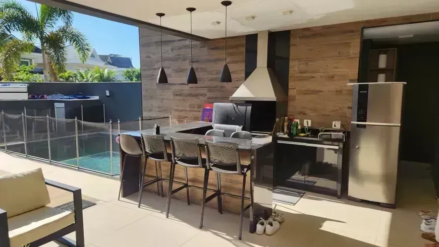 House with 5 bedrooms and an open-plan kitchen — photo 29