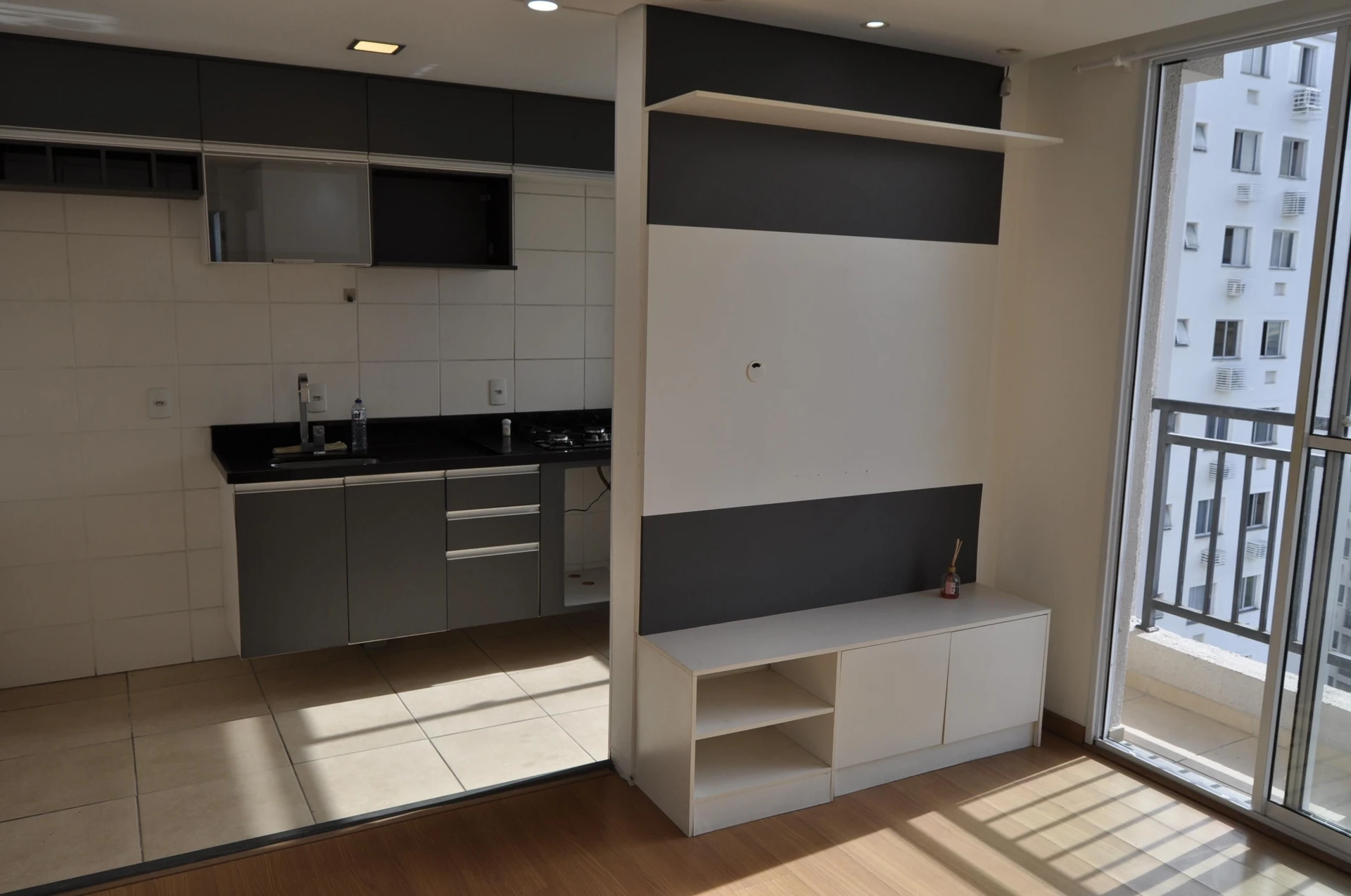 2-bedroom apartment in a building with a gym — photo 2