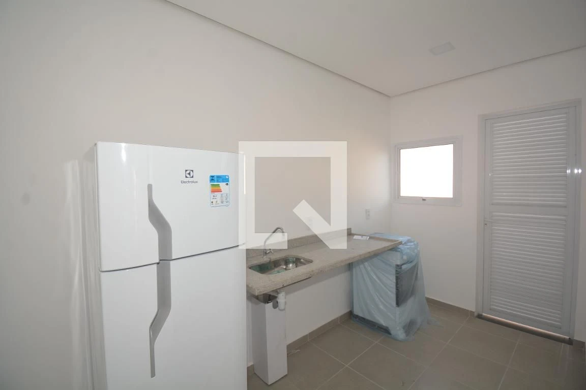 2-bedroom apartment in a building with a gym — photo 2