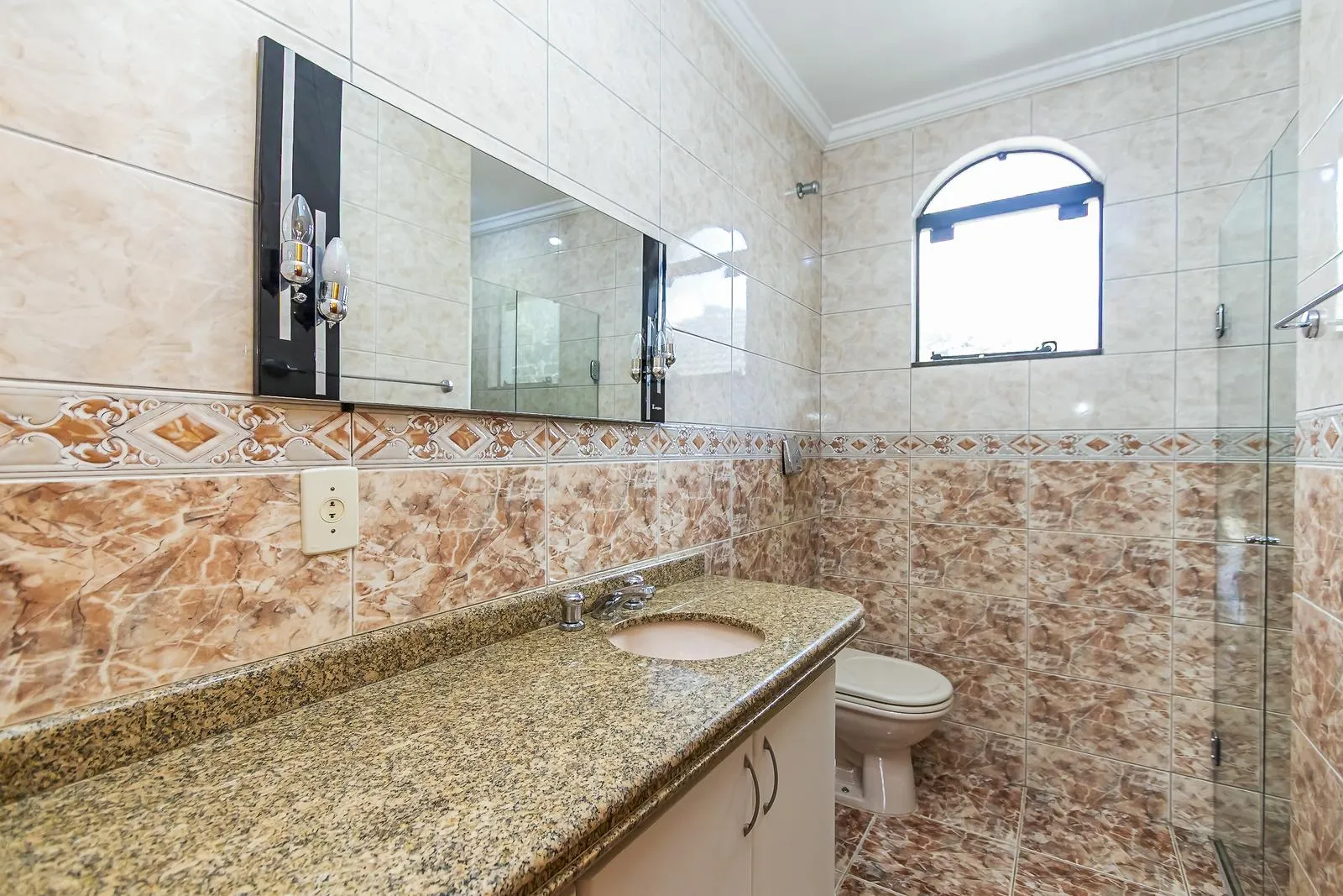 3-bedroom house with a separate kitchen and gas stove — photo 27