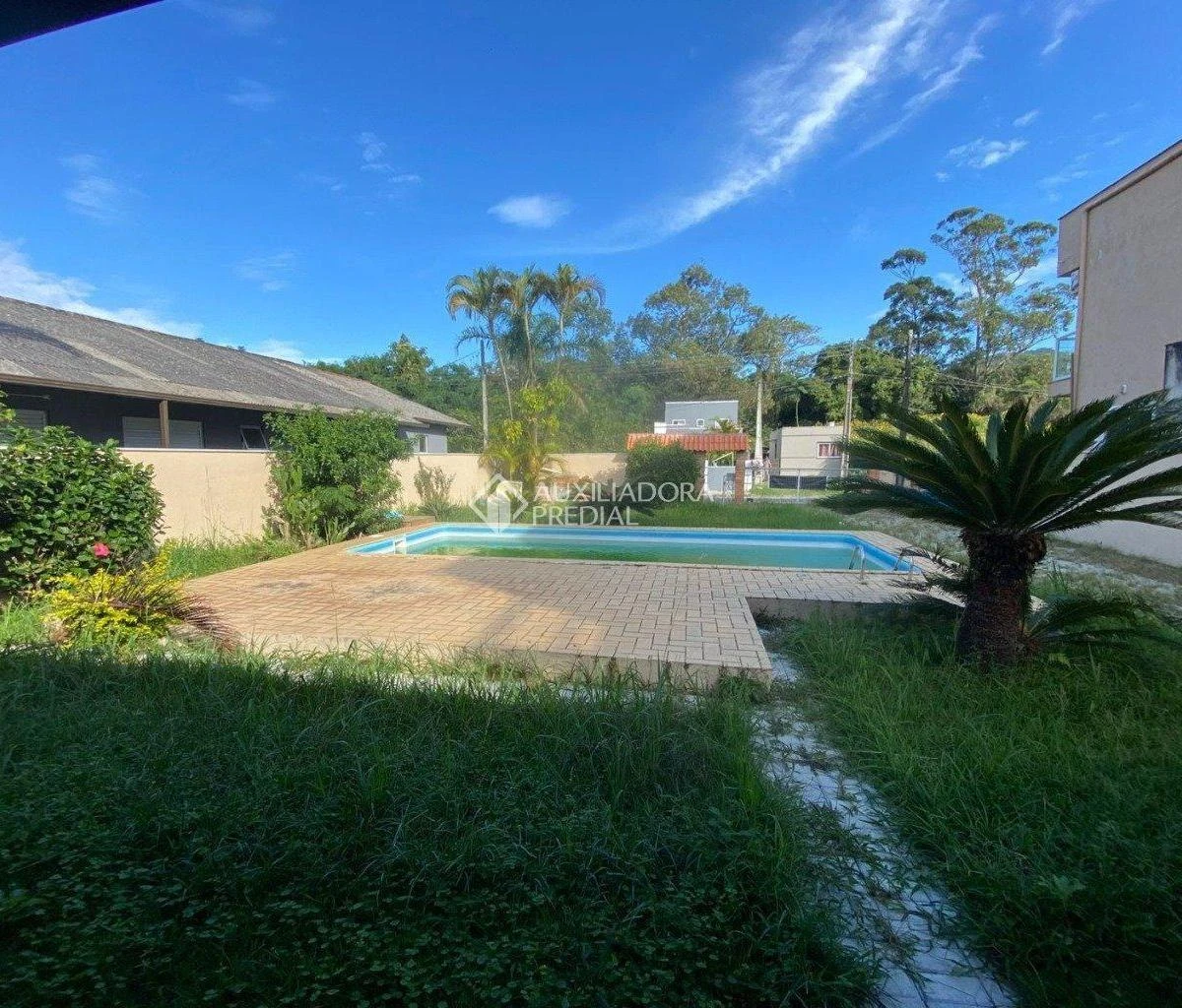 Casa de 4 dormitorios con balcón gourmet en Florianópolis — photo 31