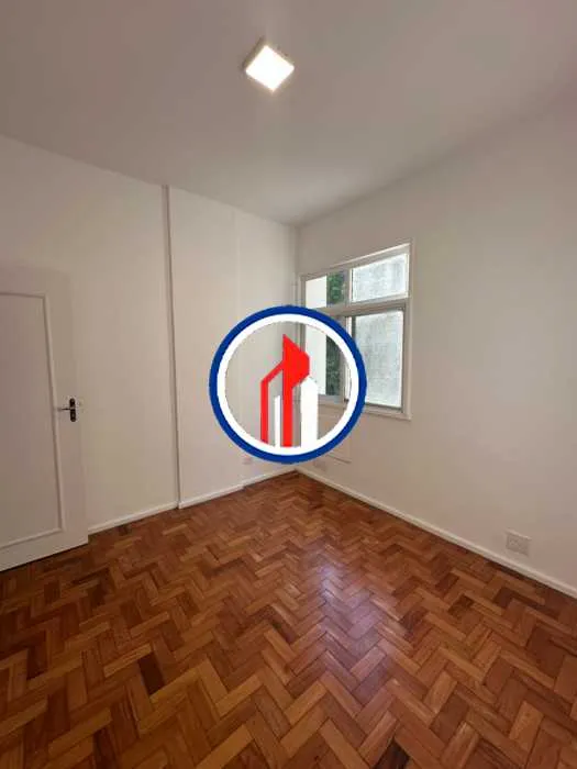 Apartment on the 6th floor with wood or laminate floors — photo 4