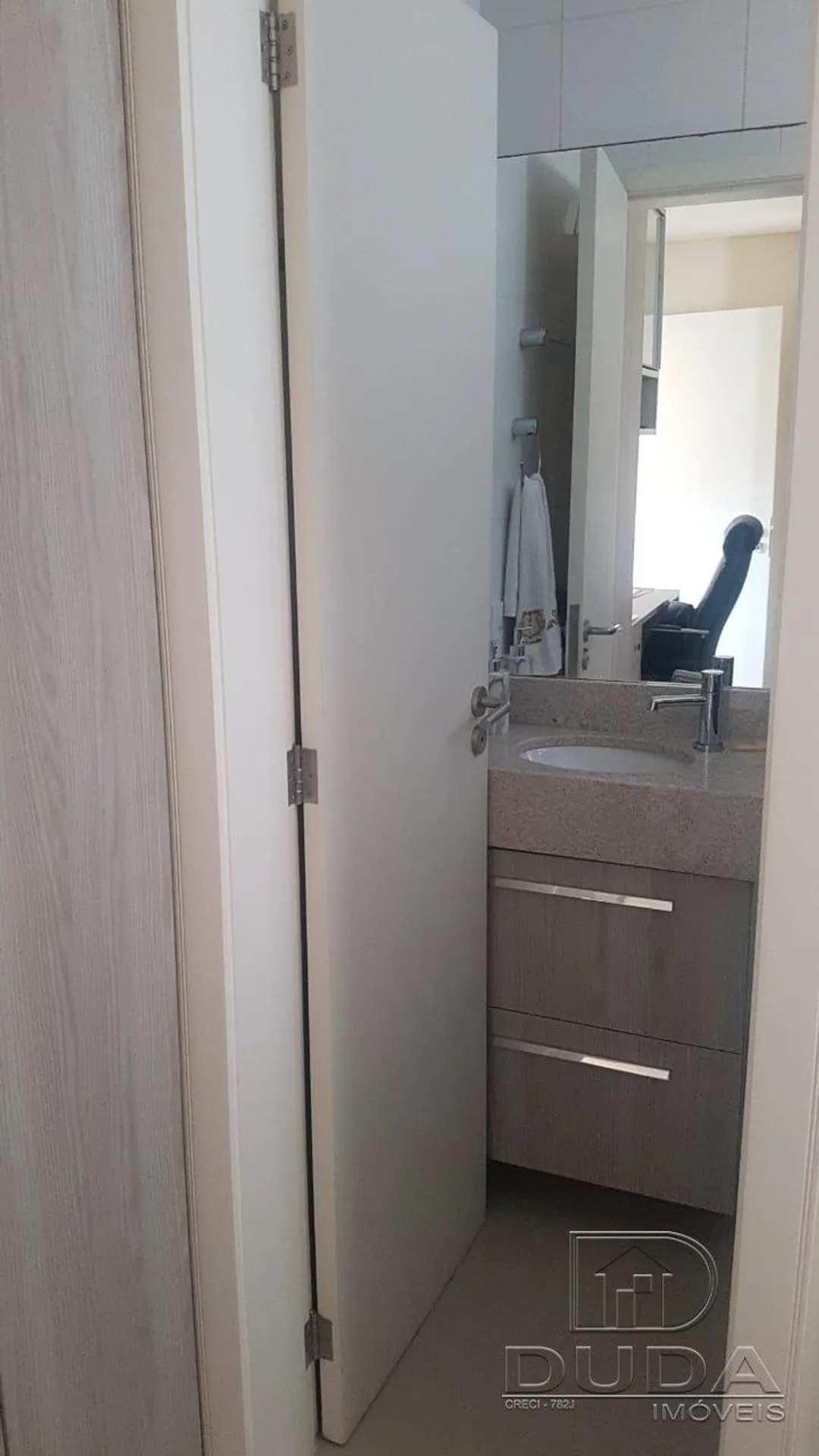 Apartment on the 11th floor with a glass-enclosed balcony — photo 16
