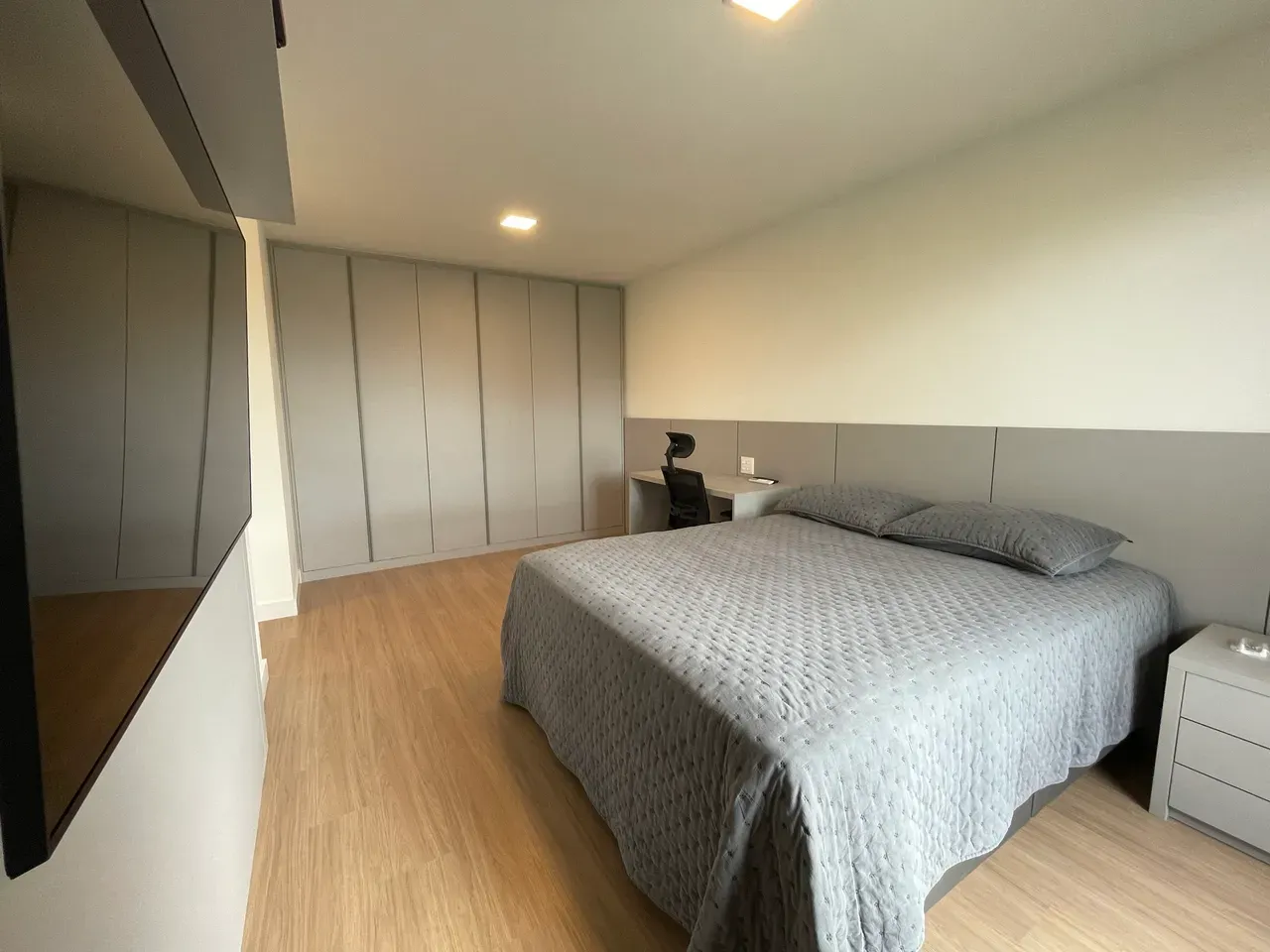 Furnished 151 m² apartment with 3 en-suite bedrooms and 2 parking — photo 20