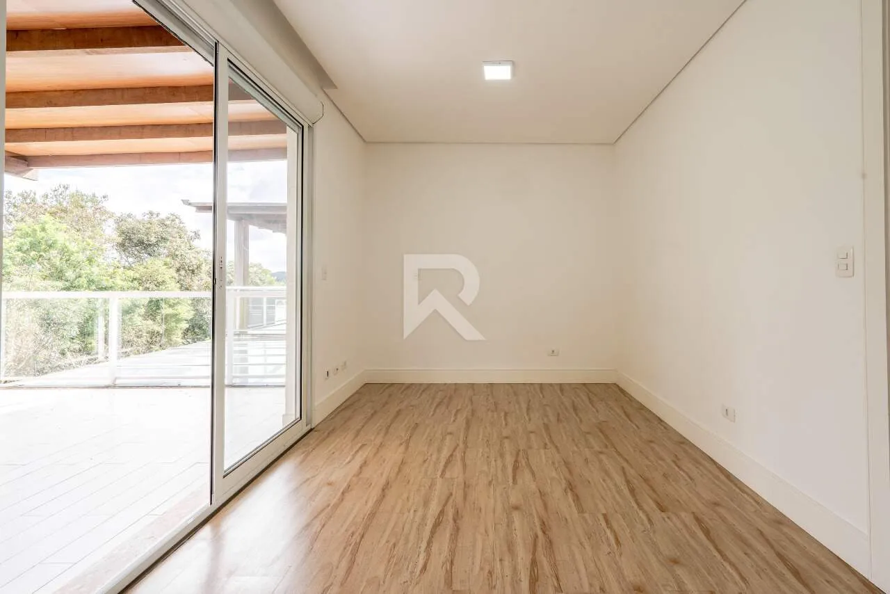 Furnished house with 4 en-suite rooms and 709 m² — photo 33