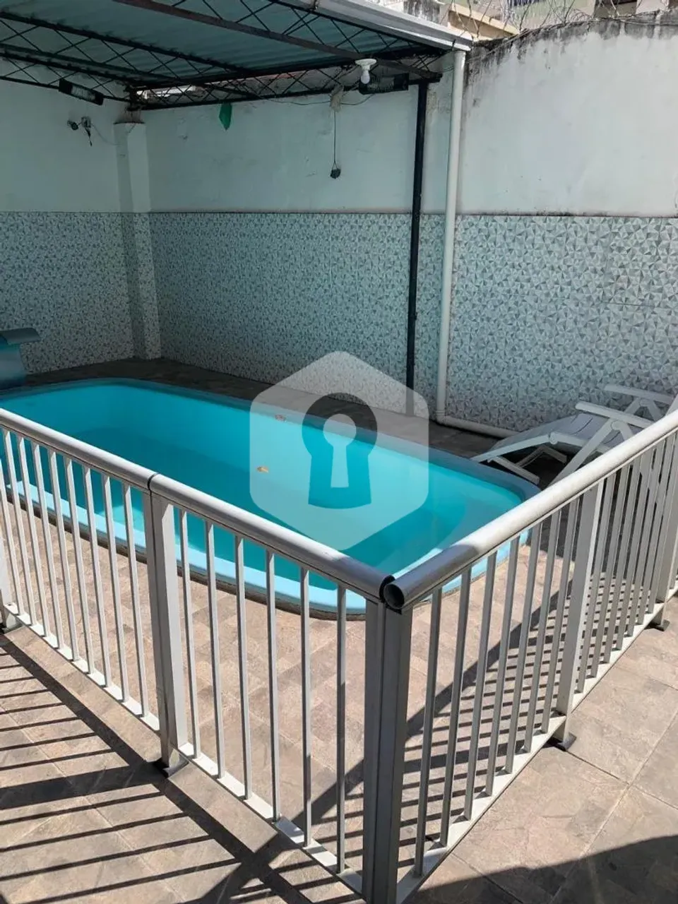 Furnished 216m² house with 4 bedrooms and balcony — photo 9