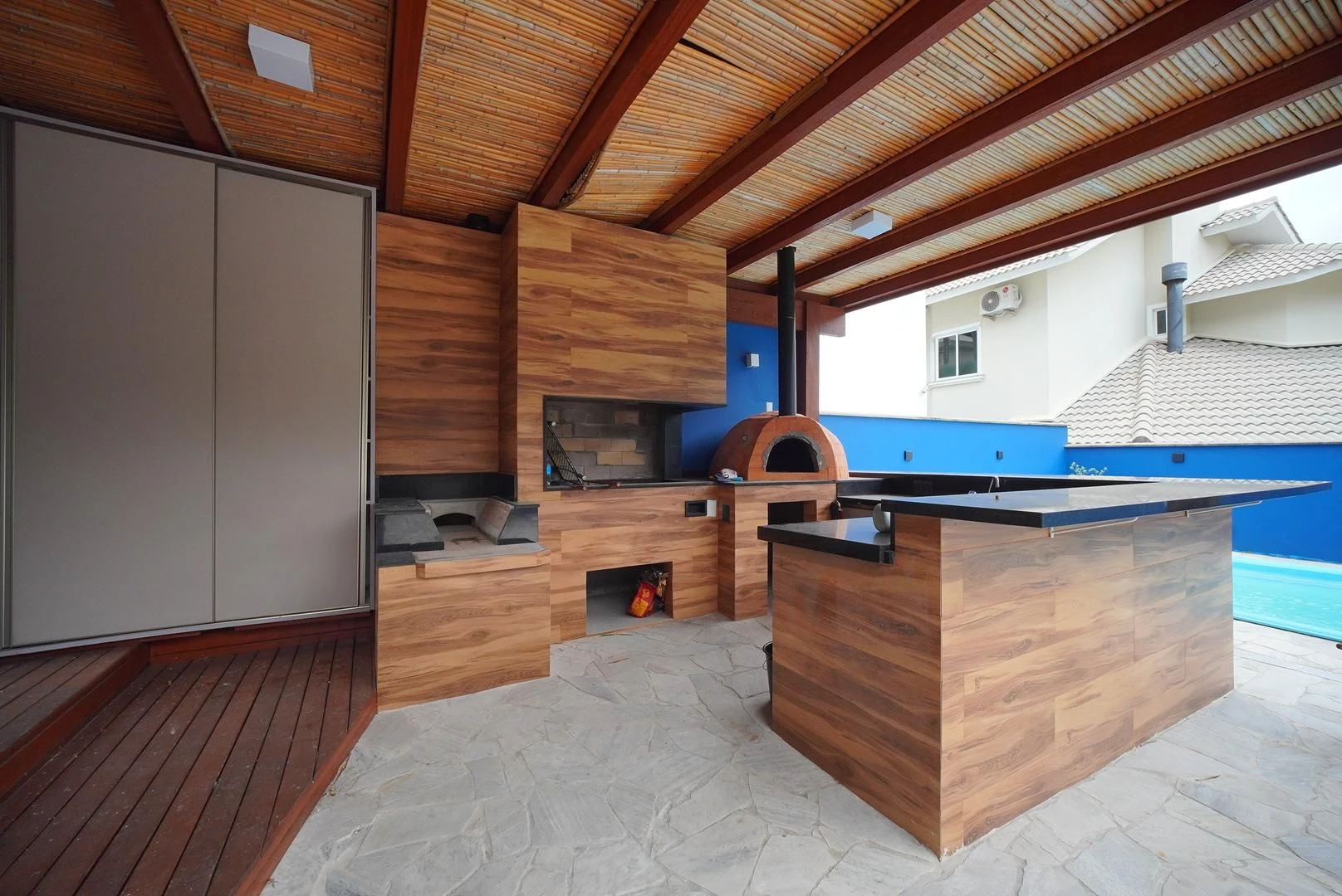 4-bedroom house with a mountain view in Florianópolis — photo 29