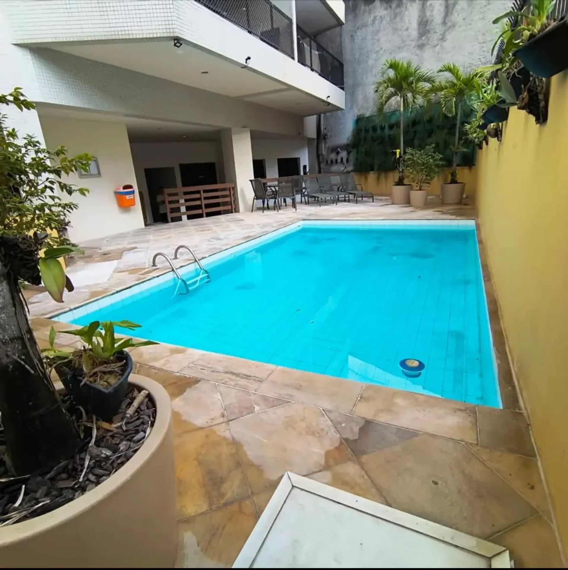 3-bedroom apartment in a building with a gym — photo 9