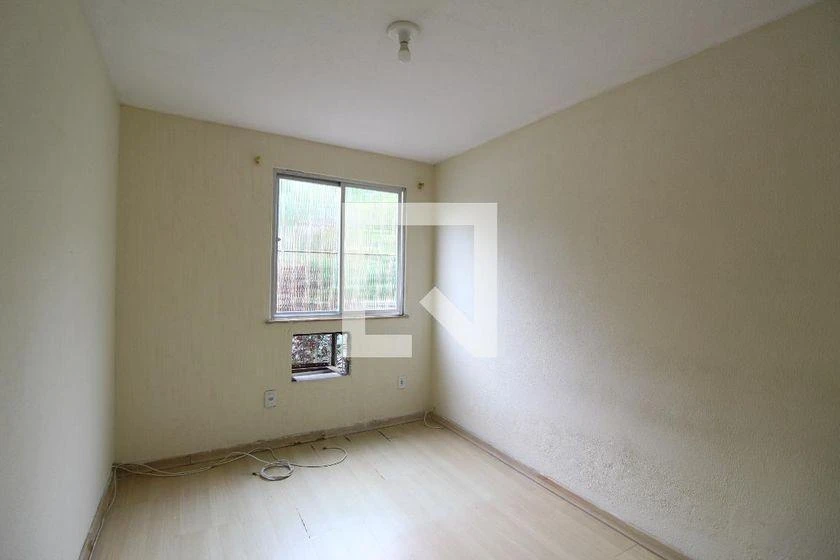 3-bedroom apartment in a building with a pool — photo 12
