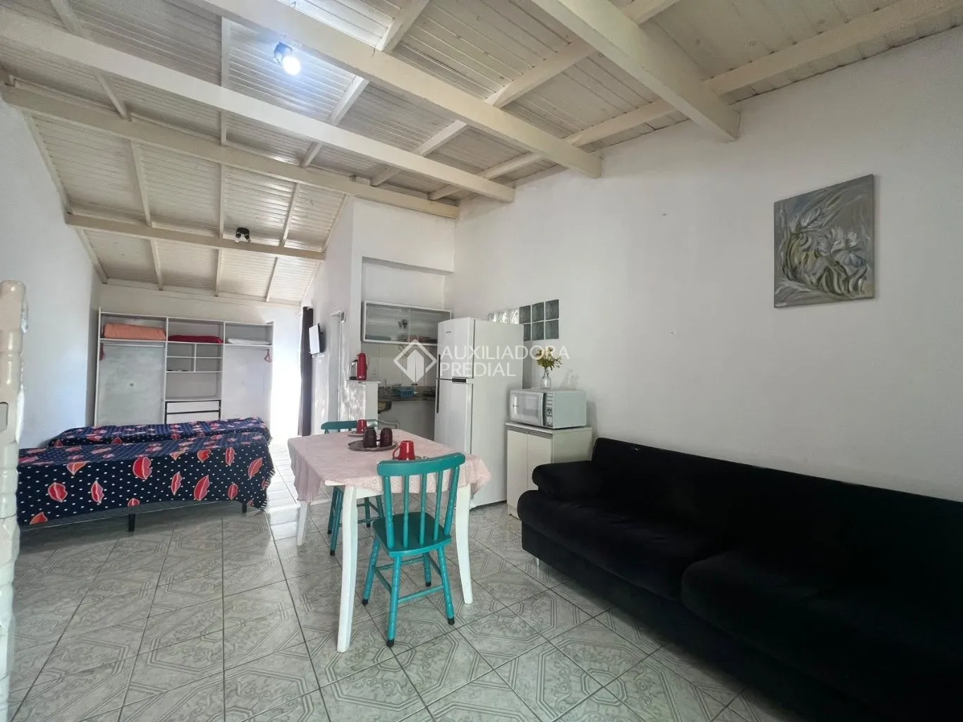 Furnished studio with 38 m², 1 bedroom and 1 bathroom — photo 7