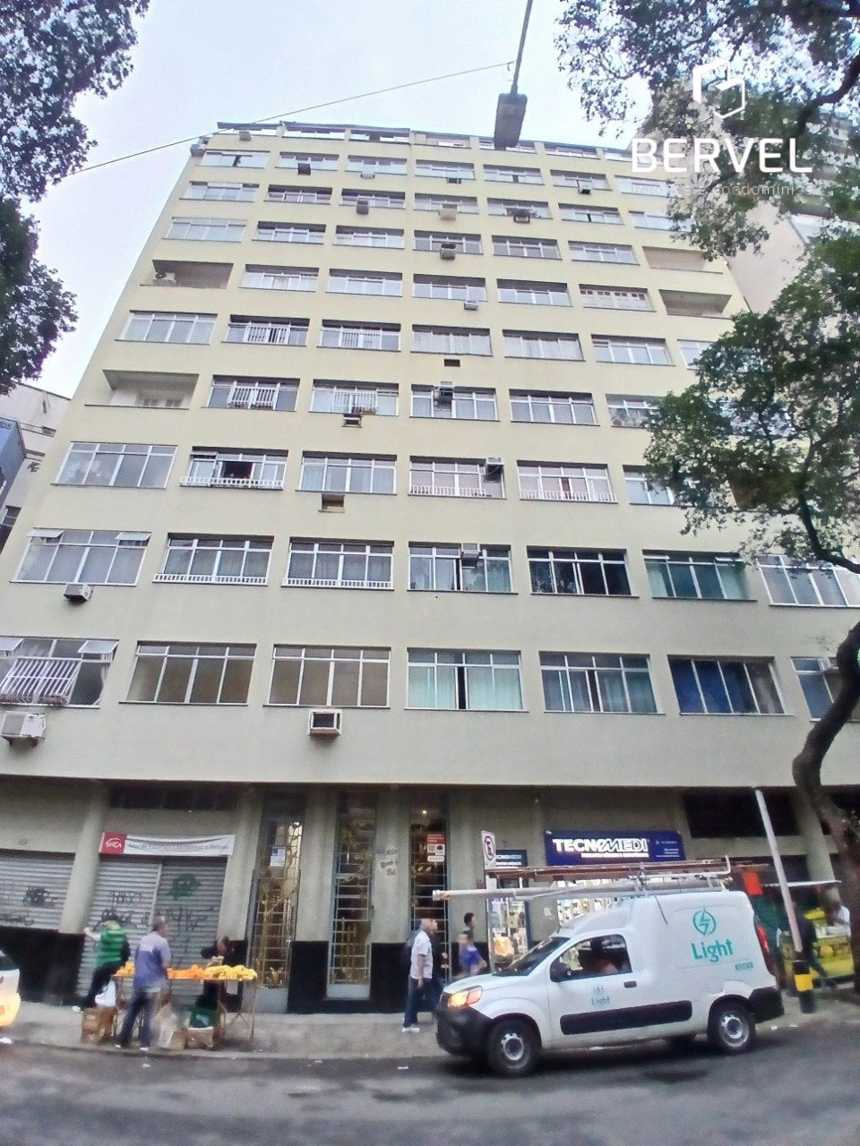 1-bedroom apartment with a glass-enclosed shower — photo 10