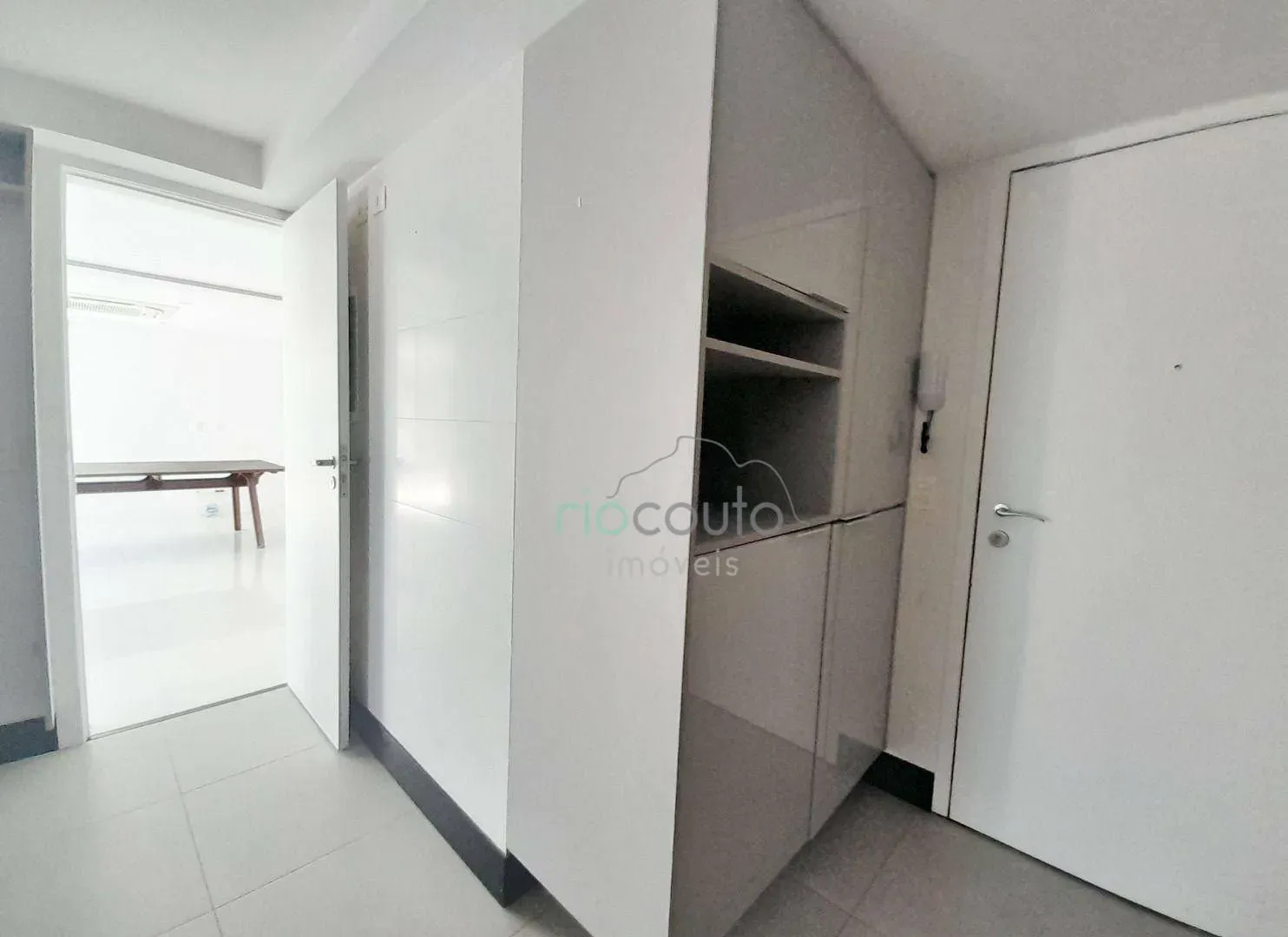 Apartment with 4 bedrooms and a balcony — photo 12
