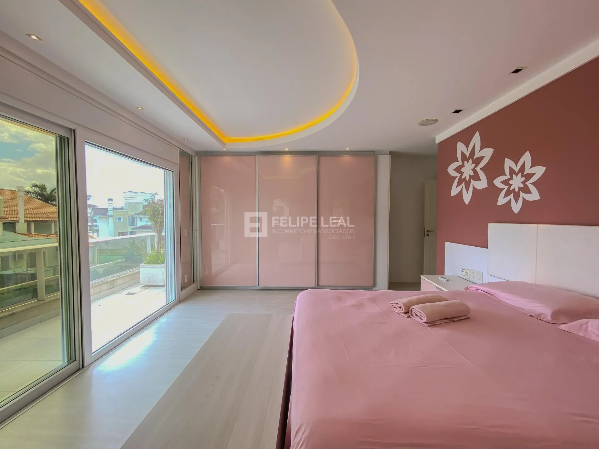 Casa em condomínio com 9 dormitórios e 8 suítes — photo 65