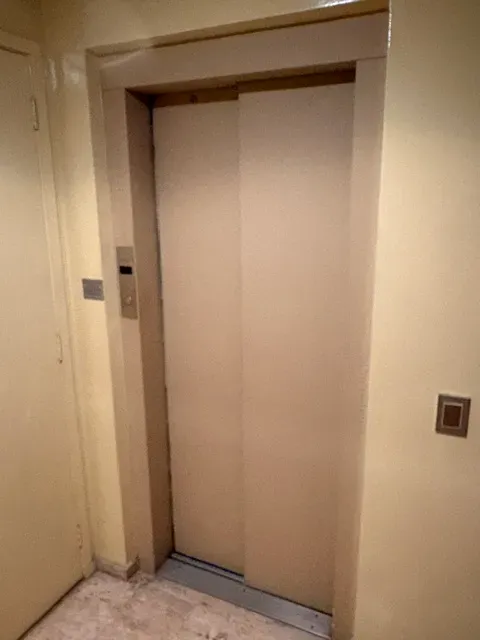 Unfurnished 3-bedroom apartment with 3 bathrooms — photo 6