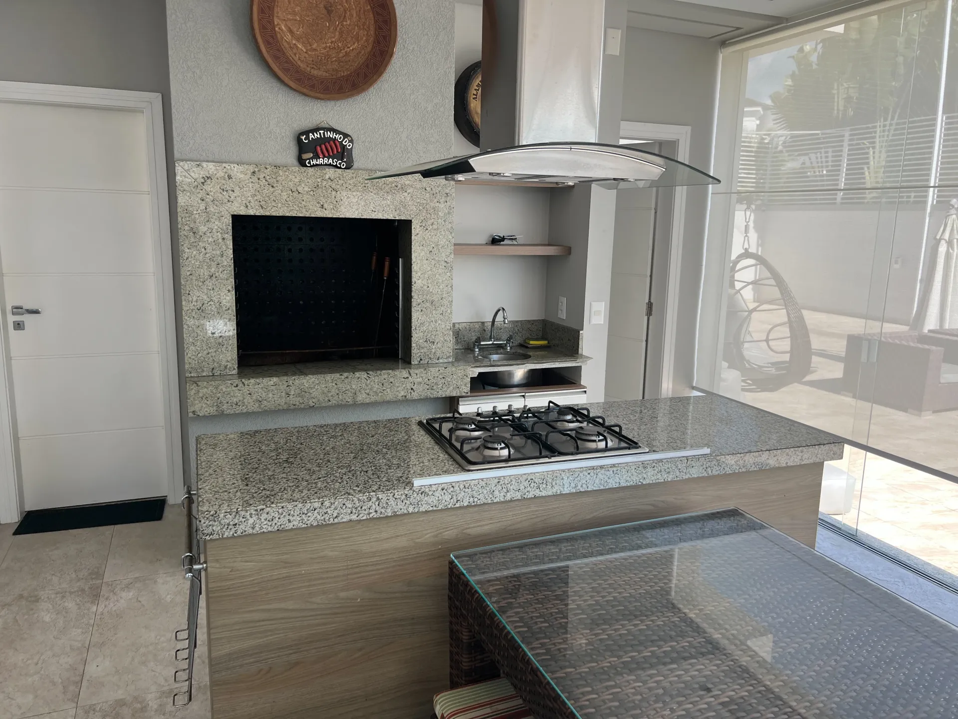 Furnished house with 6 en-suite bedrooms and private BBQ — photo 30