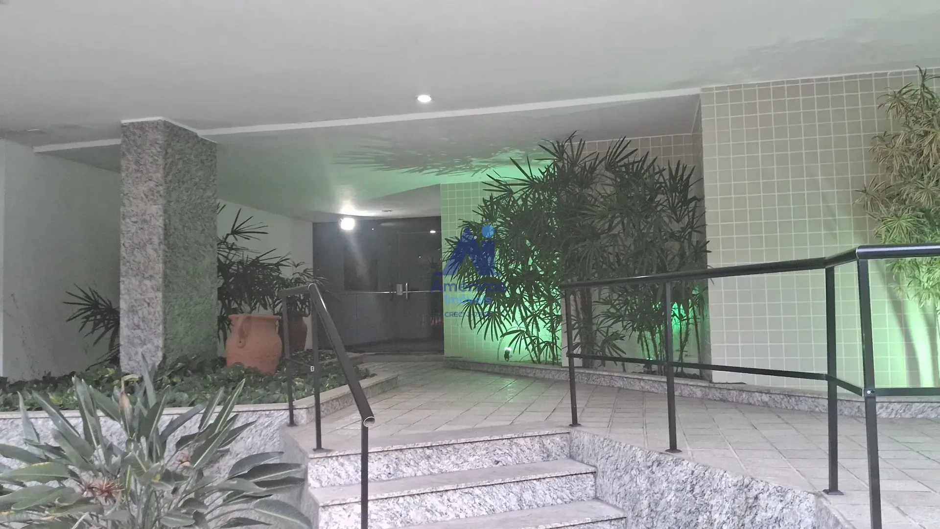 Apartment with 3 bedrooms, 3 bathrooms and a balcony — photo 23