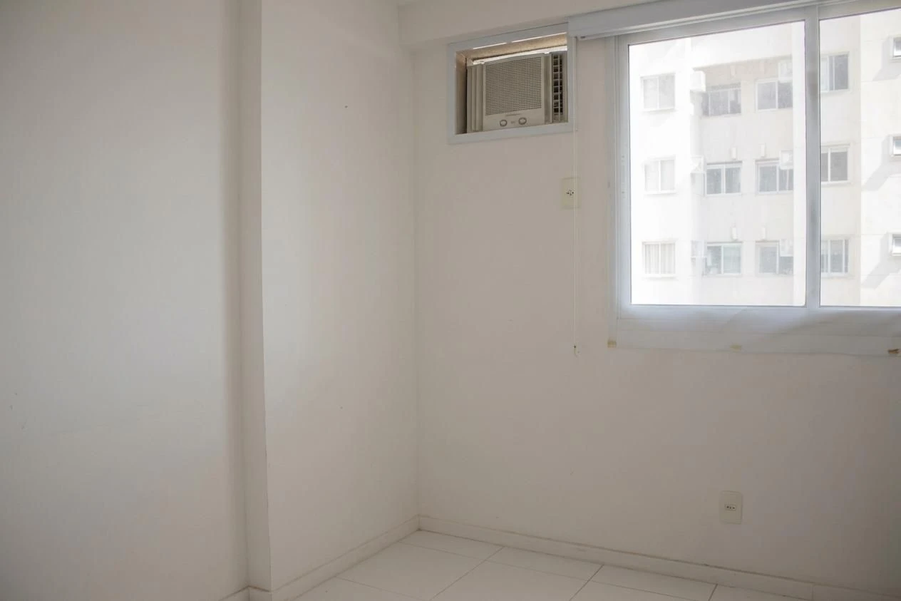 2-bedroom apartment with a glass-enclosed balcony — photo 12